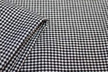 Ткань костюмная твид-жаккард.
Ширина :150 см 
Плотность :280 гр 
Используют для пошива:
- юбки, платья, костюмы;
- брюки, пиджаки, жилетки;
- пальто;
- пончо;
- сарафаны;
- теплые шорты и джинсы;