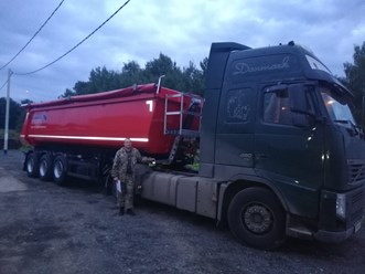 Самосвальный полуприцеп уезжает к клиенту СГМ-ГРУПП (SGMTRUCKS.RU)