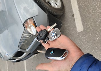 Наш мастер автоключи.