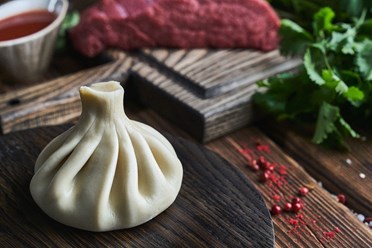 Хинкали с говядиной и зеленью - Отборная говядина со свежей зеленью и ароматными специями | https://gotovitmama.ru/hinkali/hinkali-s-govyadinoj-i-zelenyu.html