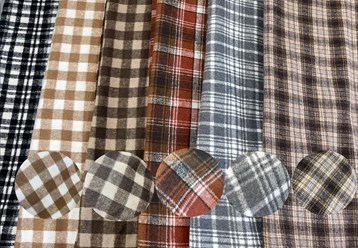 Костюмно - пальтовая ткань 🍂🍁🍂
Ширина: 150см  
Состав: 70% пэ + 30% хб   
Цена : 390 руб.
Лицевая сторона: короткий, мягкий ворс очень приятный тактильно.