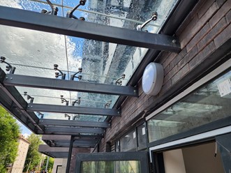 стеклянный козырёк