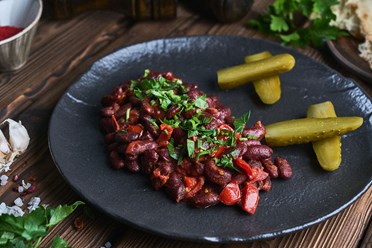 Лобио по-грузински - Тушёная цельная фасоль, обжаренная с луком, томатом, свежей зеленью и ароматными специями | https://gotovitmama.ru/zakuski/goryachie/lobio-po-gruzinski.html