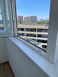 Мойка окон на высоких этажах. Сложная мойка, если окна не открываются.