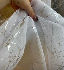 Тюль лён высота 280см, 
цена 190 руб. метр
Отлично подойдёт для гостиной и легко впишется в любой интерьер. Лёгкий блеск и аккуратный узор создают эффект чистого и мягкого сияния