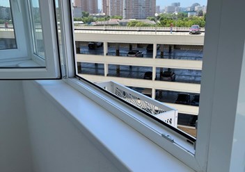 Мойка окон на высоких этажах. Сложная мойка, если окна не открываются.