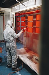 Порошковая окраска металлоизделий с использованием профессионального оборудования SAMES и KCI , позволяет качественно и экономно наносить краску.