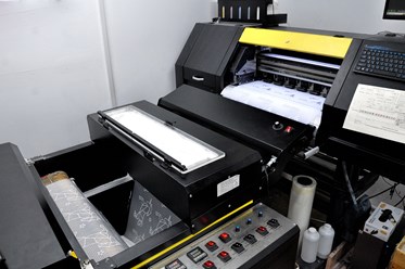 Сублимационная печать на синтетических тканях (на крой, на рулон) - 6000 погонных метров в сутки.