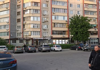 пункт выдачи полисов ОМС в помещении страхование и оценка 1 этаж, работает каждый день ! с 10 до 19 ч работчие, выходные с 10 до 17 ч.