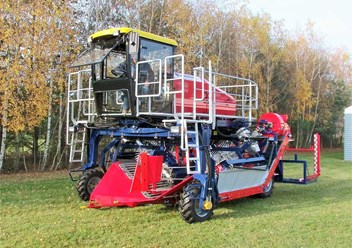 Самоходный ягодоуборочный комбайн OSKAR 4WD — новейшая версия комбайна для механического сбора плодов на плантациях, подготовленных для механического сбора