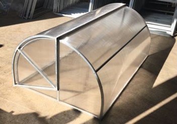 Парник из оцинкованной трубы 20х20 мм