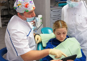 Стоматологическая клиника Вероника на Уральской улице предлагает множество решений в области эстетики зубов. Наша забота — обеспечить пациенту самую красивую улыбку.