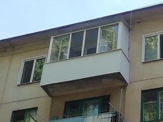 Фото . Установка балкона с крышей на ул.Тельмана г.Энгельс