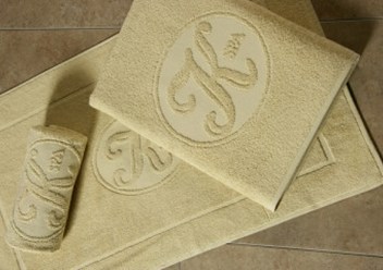 Нанесение логотипа в структуре махры и вышивка