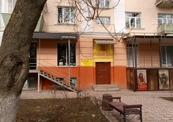 Вид на входную группу
