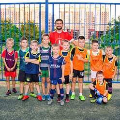 Никита Николаевич с ребятами после тренировки