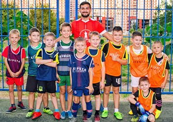 Никита Николаевич с ребятами после тренировки