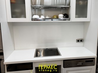 Staron BW010 Bright White Project  столешница с кухонным фартуком из искусственного камня