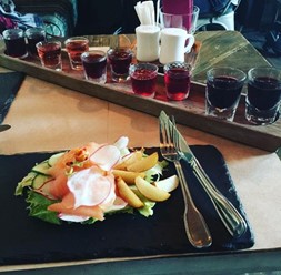 Фото компании  Бутерbrodskyбар, бар-ресторан 2