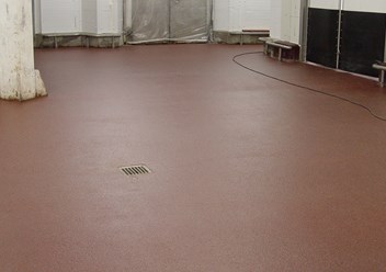 Наливной пол в промышленном помещении