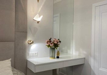 Современный уголок красоты 🧡
Реализация дизайн проекта макияжная зона, подвесная тумба изготовлена полностью из МДФ покрытие Эмаль