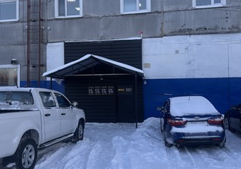 Входная дверь Премиум Ойл отдаленно