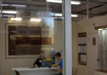 Сеть салонов "Оптика - Пенсне". Салон «У Автовокзала». г. Пенза, ул. Луначарского, д.15
 8(8412)29-00-02. Продажа очков, контактных линз, солнцезащитных очков. Подбор и ремонт очков, проверка зрения.