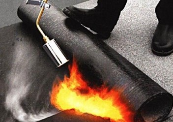 Ремонт крыши гаража в Одинцово. Ремонт крыши гаража — это комплекс работ, направленный на устранение дефектов кровли, а также на восстановление ее целостности и функциональности.