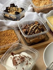 Десерты с сахаром 
🍰 Сникерс 
🍰 Наполеон сливочный
🍰 Наполеон с халвой
🍰 Наполеон карамельный
🍰 Наполеон шоколадный 
🍰 Медовик 
🍰 Молочная девочка
🍰 Бархат лаванда-смородина
🍰 Бархат фисташка