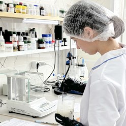 2 собственные лаборатории для разработки и тестирования рецептур и готовых продуктов