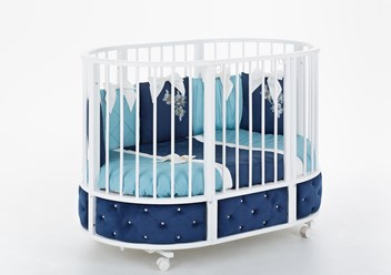 Круглая кроватка-трансформер c маятниковым механизмом поперечного качания для новорожденных изготовлена из высококачественных экологически чистых и гипоаллергенных материалов.