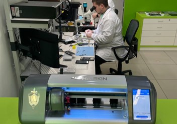 Каждый из наших мастеров лично отремонтировал более 500 устройств