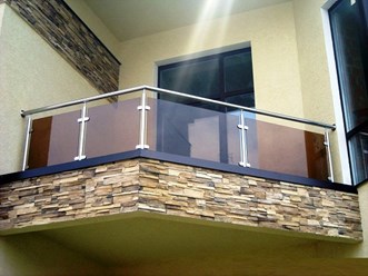 Балконные ограждения со стеклом