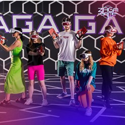 Командные игры до 10 человек (единоразово на 1 арене), возможность менять игры и подключать ботов как в свою команду, так и команду соперника!