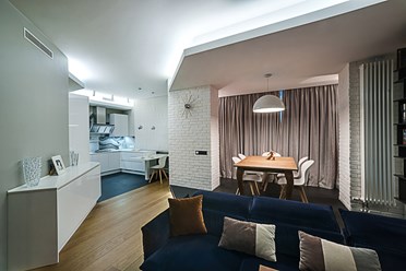 Квартира двухкомнатная в стиле ЛОФТ. 90 кв.м., где объединено пространство кухни, столовой и гостиной. Расположена на Соколе в современном доме.