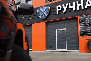 Секционные ворота для автомойки