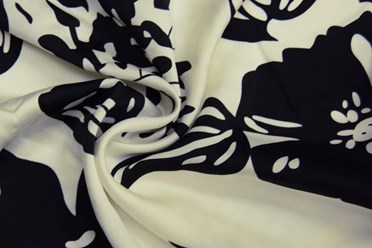 Шёлк. Ширина: 150 см.
Армани шёлк это плательно-блузочная ткань. Изящная блузочная ткань для шитья с полуматовой, слегка мерцающей поверхностью.