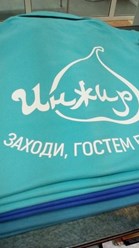#нанесение логотипа флексом на цветные футболки, выполнено в Копипро