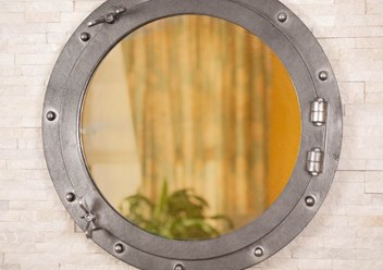 Настенное зеркало в морском стиле раме иллюминатор, текстура сталь. Персональный заказ по вашим размерам.