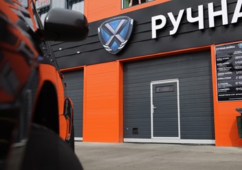 Секционные ворота для автомойки