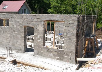 Строительство каменного дома с заполнением керамзитным блоком, ул. Абовяна