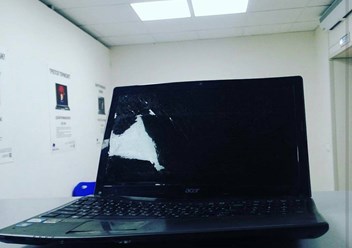 Иногда бывают и такие ноутбуки в ремонте. Делаем ремонт любой сложности.