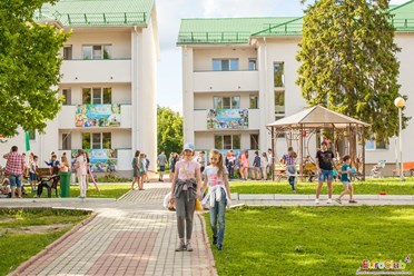 Территория в детском лагере "Евроклуб"