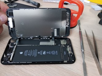 Замена модуля (дисплей+тачскрин) на Iphone 7. Работа была сделана за пол часа.