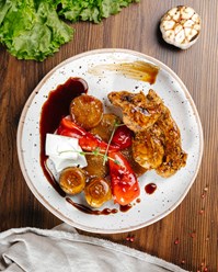 Курица Терияки. Готовится на пару от соуса Терияки, напитываясь им, становится сочной и нежной