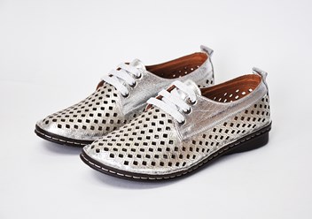 Новая коллекция лето 2018, женские туфли с перфорацией в серебряном цвете.
Очень лёгкие и удобные! Цена:  3 800 руб.