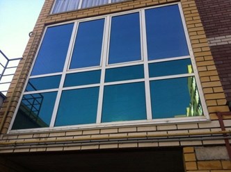 Зеркальная цветная солнцезащитная пленка. Солнцезащитные пленки уменьшают нагрев помещения, выгорания интерьера, обеспечивают одностороннюю видимость (зеркальный эффект).