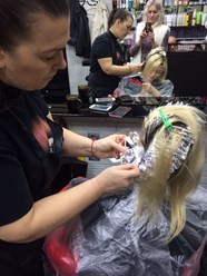 Обучение мелированию волос, на курсах парикмахеров в учебном центре asta-La-vista.