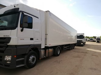 Изотермический полуприцеп SCHMITZ CARGOBULL уезжает к клиенту СГМ-ГРУПП (SGMTRUCKS.RU)
