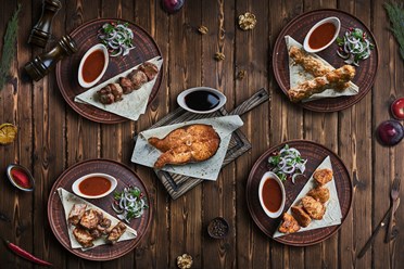 Ассорти по-казбегски - Люля-кебаб из курицы с копченым сыром «Сулугуни» (250 гр); Грудка индейки (250 гр); Сёмга на углях | https://gotovitmama.ru/shashlyki/shashlyk-iz-myasa/assorti-po-kazbegski.html